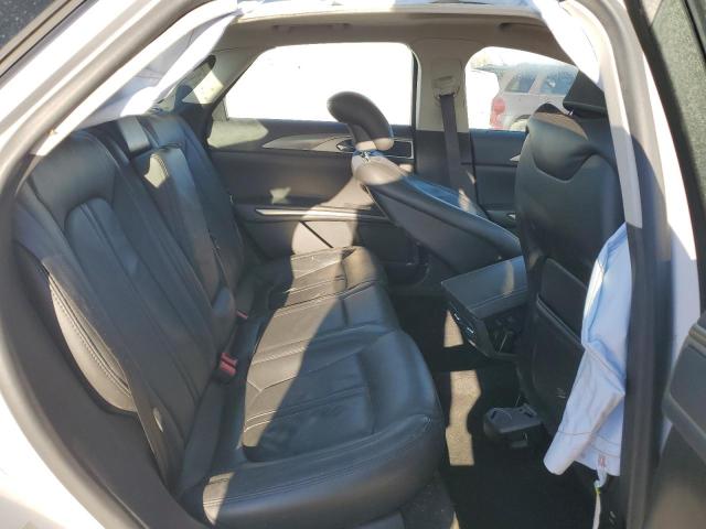 3LN6L2G9XDR828012 - 2013 LINCOLN MKZ WHITE photo 10