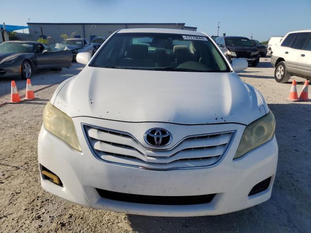 4T1BF3EK8AU543797 - 2010 TOYOTA CAMRY BASE WHITE photo 5