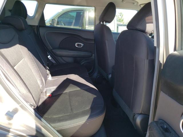 KNDJN2A20F7182882 - 2015 KIA SOUL GRAY photo 11