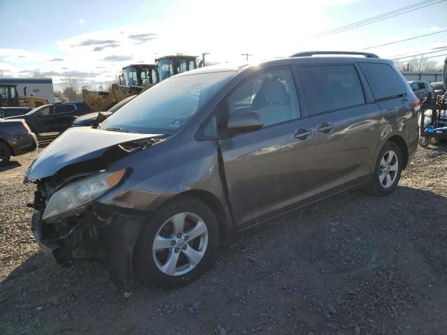 5TDKK3DC6BS040916 - 2011 TOYOTA SIENNA LE GRAY photo 1