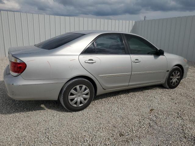 4T1BE32K85U601260 - 2005 TOYOTA CAMRY LE SILVER photo 3