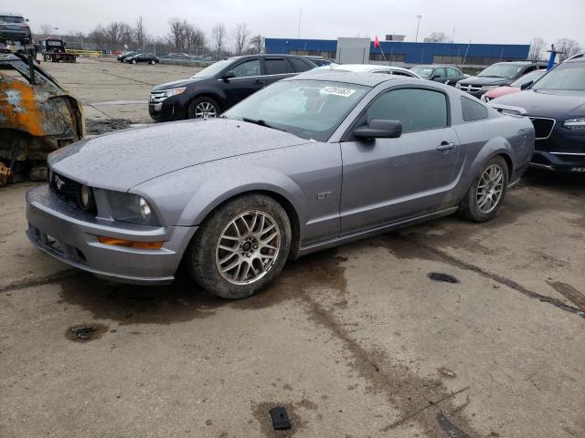 1ZVHT82H865225030 - 2006 FORD MUSTANG GT GRAY photo 1