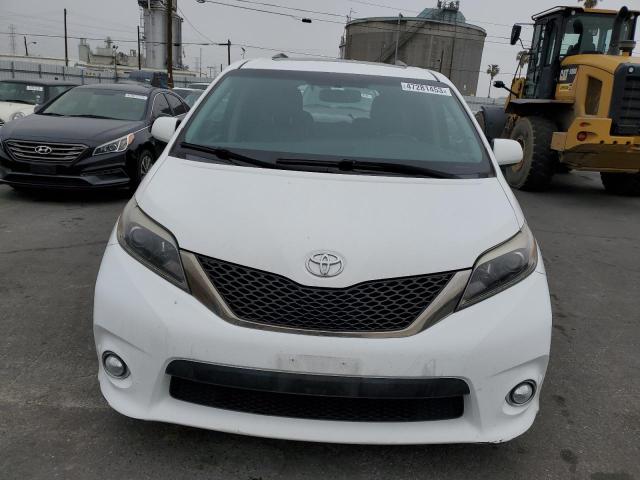 5TDXZ3DC9HS832908 - 2017 TOYOTA SIENNA SE WHITE photo 5