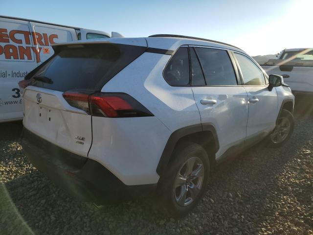 2T3P1RFV5PW390280 - 2023 TOYOTA RAV4 XLE WHITE photo 3