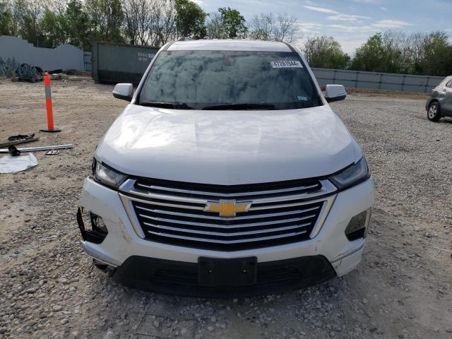 1GNERKKW3NJ133062 - 2022 CHEVROLET TRAVERSE PREMIER WHITE photo 5