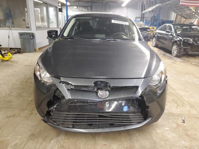 3MYDLBYV8KY527086 - 2019 TOYOTA YARIS L GRAY photo 5