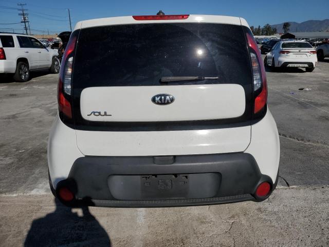 KNDJN2A22F7153075 - 2015 KIA SOUL WHITE photo 6