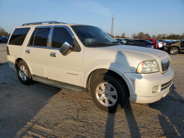 5LMFU28505LJ06991 - 2005 LINCOLN NAVIGATOR WHITE photo 4