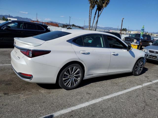 58AB21B17KU002956 - 2019 LEXUS ES 300H WHITE photo 3