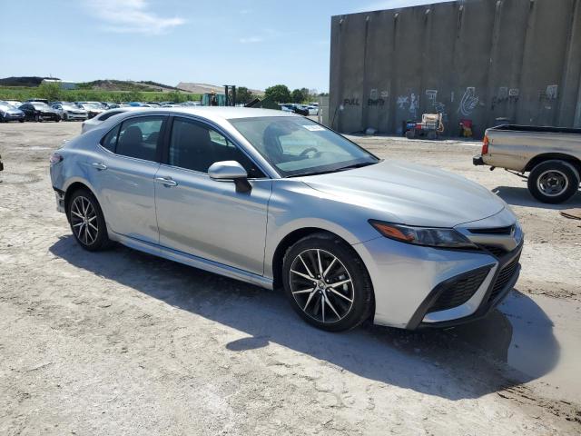 4T1G11AK9RU205853 - 2024 TOYOTA CAMRY SE NIGHT SHADE SILVER photo 4