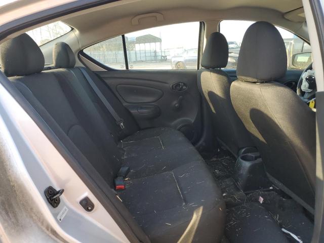 3N1CN7APXKL803426 - 2019 NISSAN VERSA S SILVER photo 10