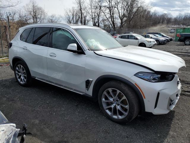 5UX13EU01R9T35388 - 2024 BMW X5 SDRIVE 40I WHITE photo 4