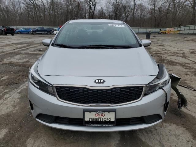 3KPFK4A74HE157945 - 2017 KIA FORTE LX SILVER photo 5