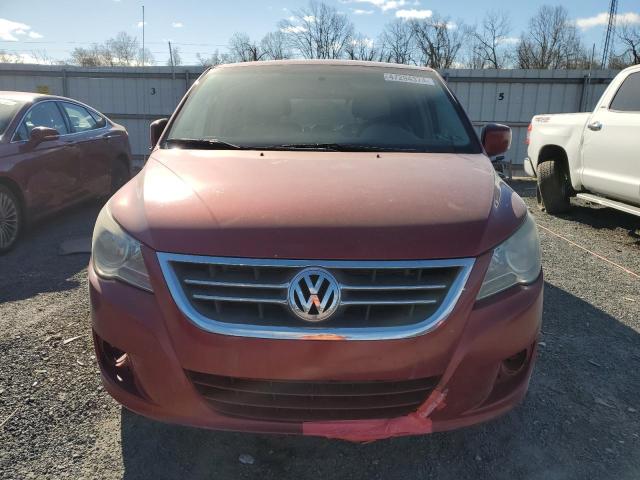 2V4RW3D18AR184370 - 2010 VOLKSWAGEN ROUTAN SE RED photo 5