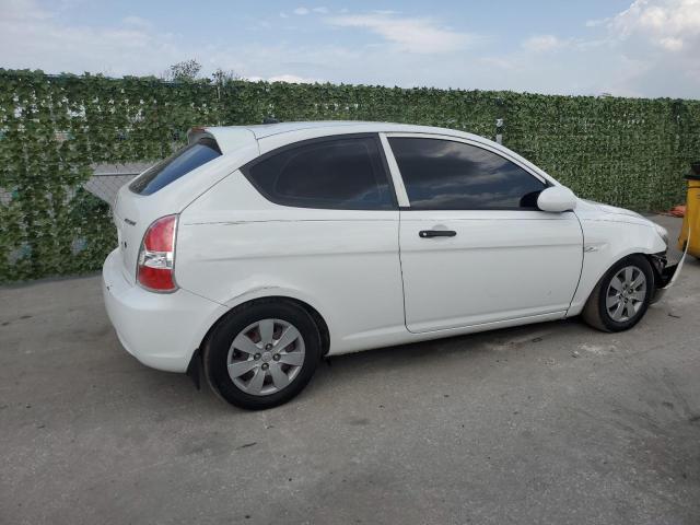 KMHCN36C58U081949 - 2008 HYUNDAI ACCENT SE WHITE photo 3