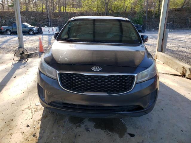 KNDMB5C18F6038448 - 2015 KIA SEDONA LX GRAY photo 5