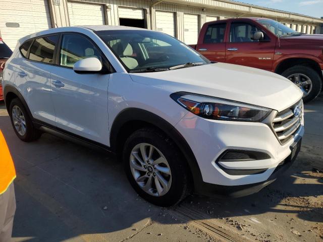 KM8J23A42GU209711 - 2016 HYUNDAI TUCSON SE WHITE photo 4