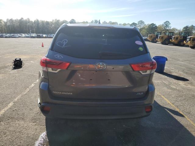 5TDKZRFH6JS547191 - 2018 TOYOTA HIGHLANDER SE CHARCOAL photo 6