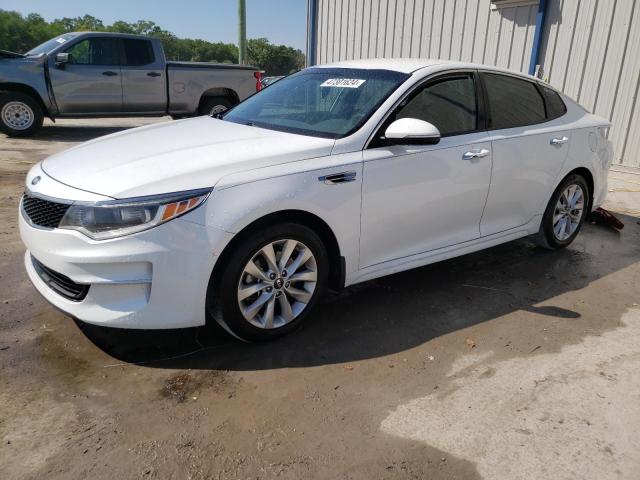 5XXGT4L35JG252586 - 2018 KIA OPTIMA LX WHITE photo 1