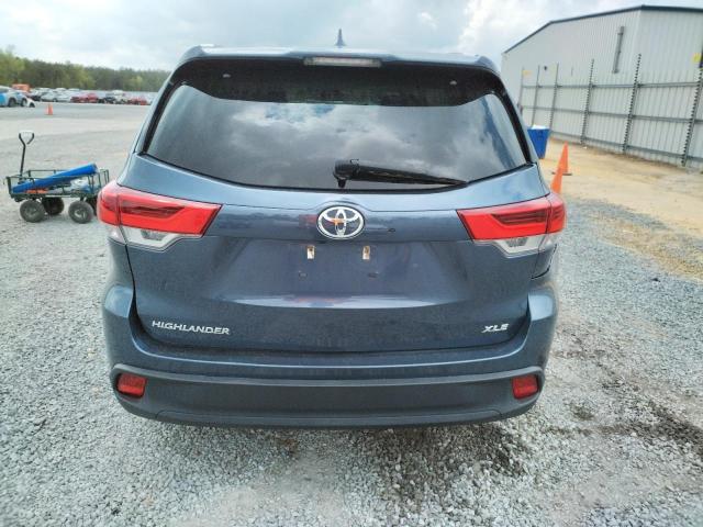 5TDKZRFH0HS200921 - 2017 TOYOTA HIGHLANDER SE GRAY photo 6