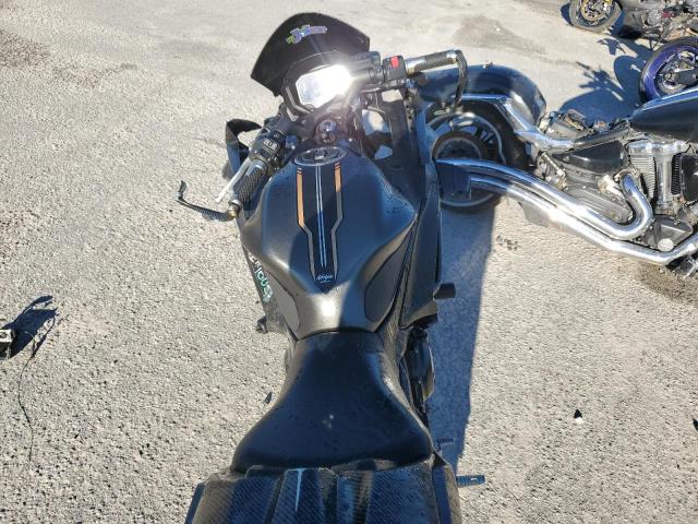 ML5EXER13PDA89959 - 2023 KAWASAKI EX650 R Черный фото 5