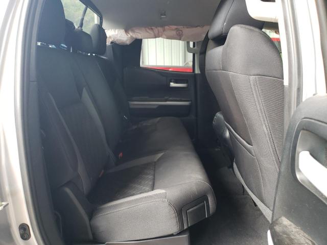 5TFRW5F17HX214781 - 2017 TOYOTA TUNDRA DOUBLE CAB SR/SR5 SILVER photo 10