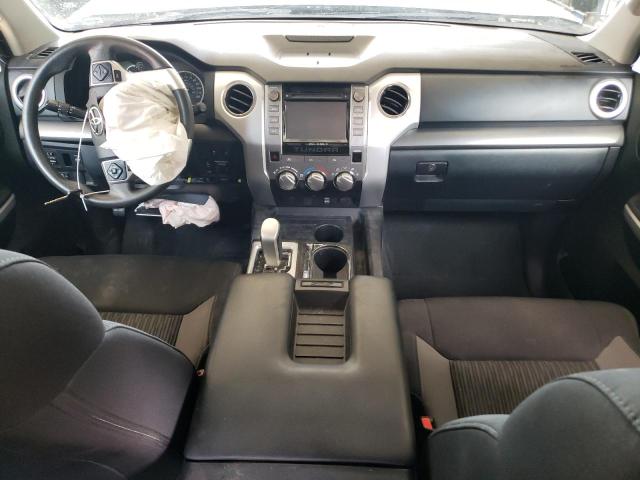 5TFRW5F17HX214781 - 2017 TOYOTA TUNDRA DOUBLE CAB SR/SR5 SILVER photo 8