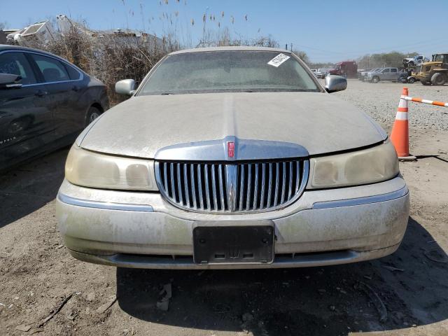 1LNFM81W5WY688454 - 1998 LINCOLN TOWN CAR EXECUTIVE SILVER photo 5