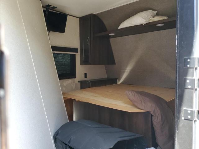 1UJBJ0BS6J17M0104 - 2018 JYFL MOTORHOME WHITE photo 5