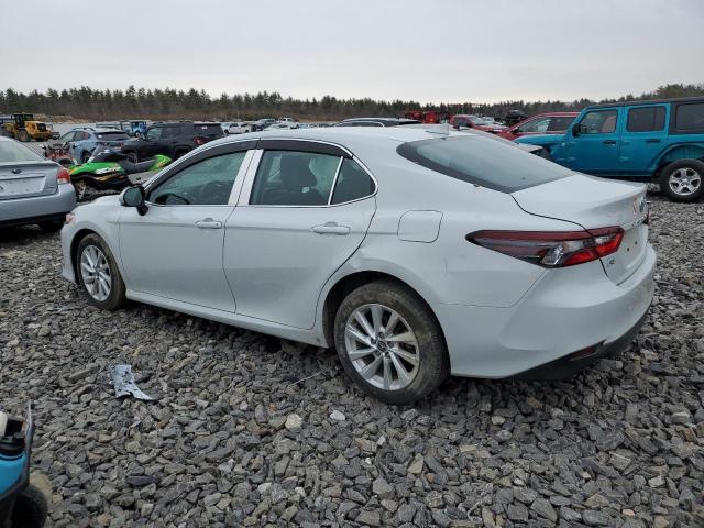 4T1C11BK1NU055955 - 2022 TOYOTA CAMRY LE WHITE photo 2