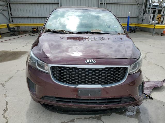 KNDMB5C11H6231558 - 2017 KIA SEDONA LX MAROON photo 5