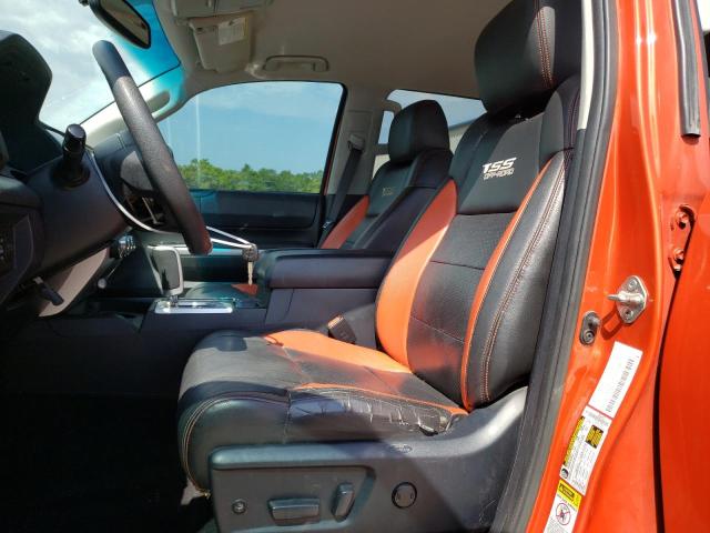 5TFDW5F10HX663410 - 2017 TOYOTA TUNDRA CREWMAX SR5 ORANGE photo 7