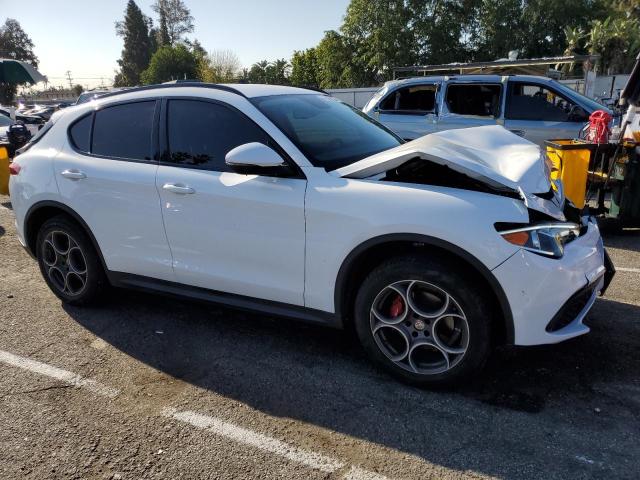 ZASPAJAN9K7C69370 - 2019 ALFA ROMEO STELVIO WHITE photo 4