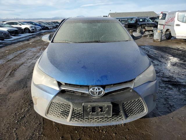4T1BF1FKXHU670077 - 2017 TOYOTA CAMRY LE BLUE photo 5
