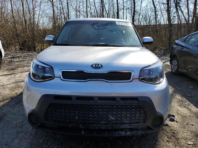 KNDJN2A25F7756621 - 2015 KIA SOUL SILVER photo 5