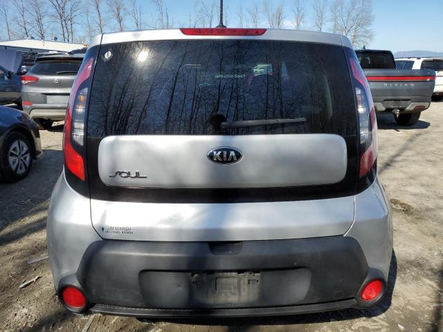 KNDJN2A25F7756621 - 2015 KIA SOUL SILVER photo 6