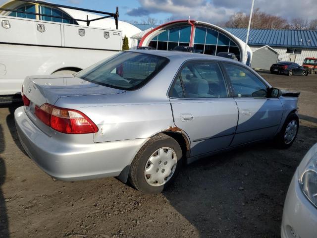 1HGCG5645WA176496 - 1998 HONDA ACCORD LX SILVER photo 3