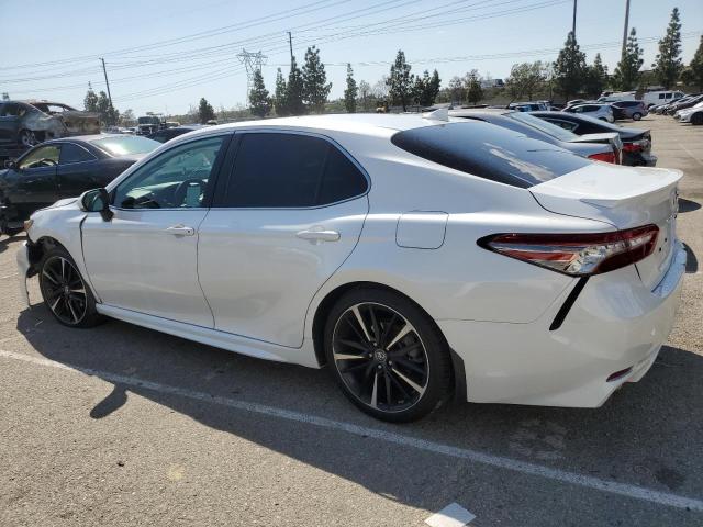 4T1B61HK8KU777830 - 2019 TOYOTA CAMRY XSE WHITE photo 2