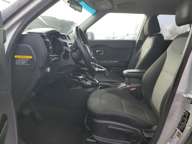 KNDJP3A56J7563588 - 2018 KIA SOUL + SILVER photo 7