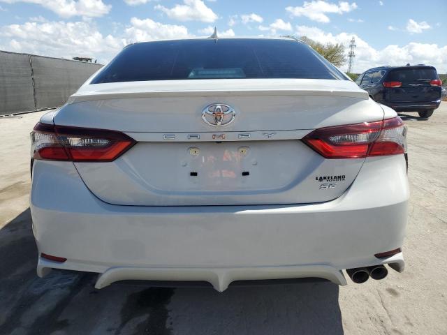 4T1S11AK6RU241400 - 2024 TOYOTA CAMRY SE NIGHT SHADE WHITE photo 6