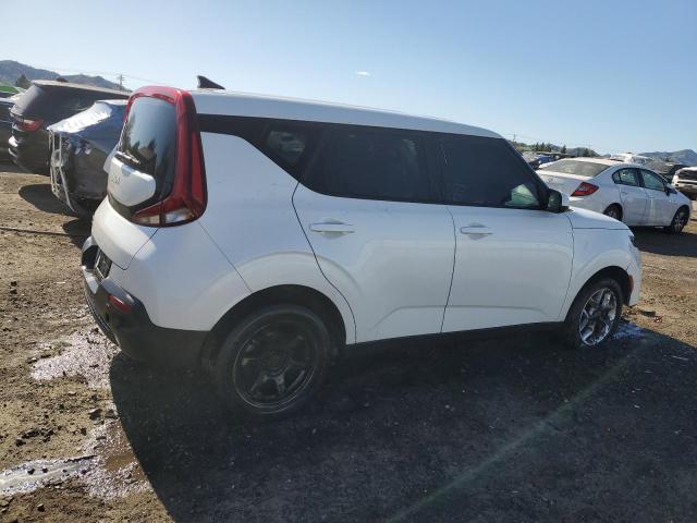 KNDJ23AU4N7833073 - 2022 KIA SOUL LX WHITE photo 3