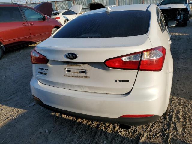 KNAFX4A80F5369404 - 2015 KIA FORTE EX WHITE photo 6