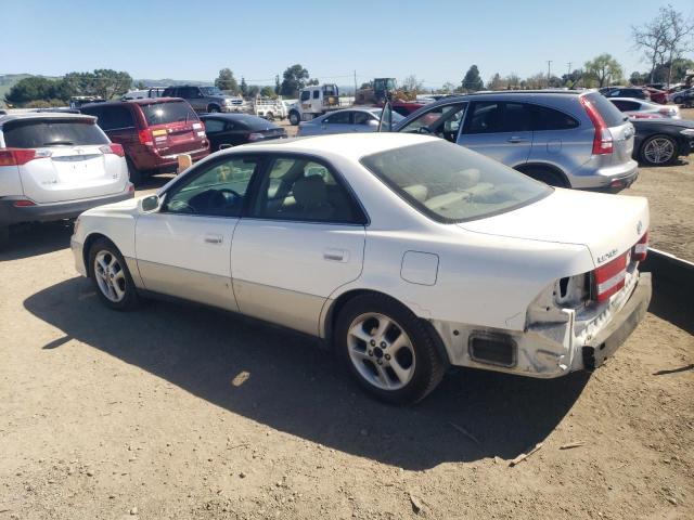 JT8BF28G2Y0249737 - 2000 LEXUS ES 300 WHITE photo 2