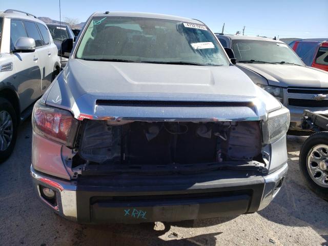 5TFEY5F13KX247809 - 2019 TOYOTA TUNDRA CREWMAX SR5 SILVER photo 5