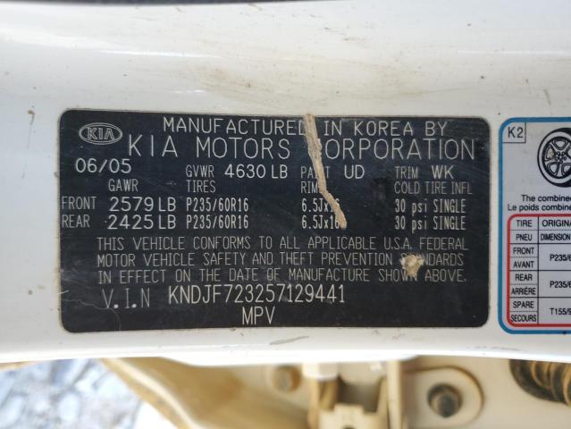 KNDJF723257129441 - 2005 KIA NEW SPORTA WHITE photo 13