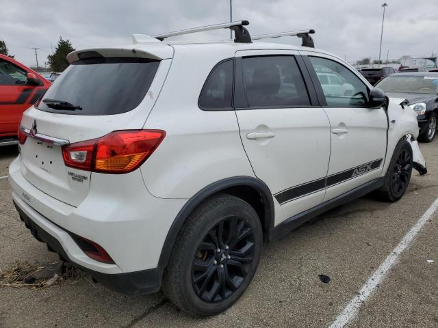 JA4AP3AU7JZ022202 - 2018 MITSUBISHI OUTLANDER ES WHITE photo 3