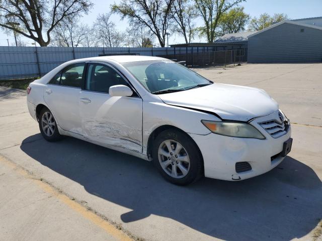 4T1BF3EK6BU604677 - 2011 TOYOTA CAMRY BASE WHITE photo 4