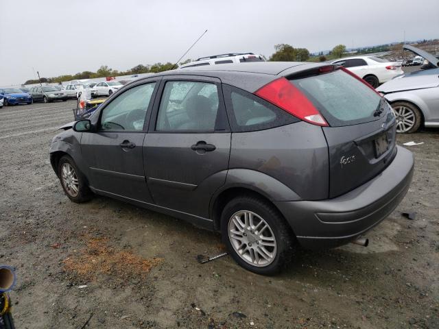 3FAFP37374R119666 - 2004 FORD FOCUS ZX5 GRAY photo 2