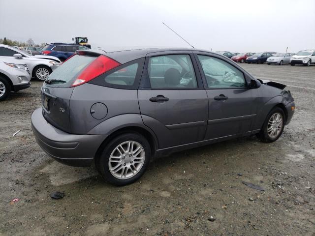 3FAFP37374R119666 - 2004 FORD FOCUS ZX5 GRAY photo 3