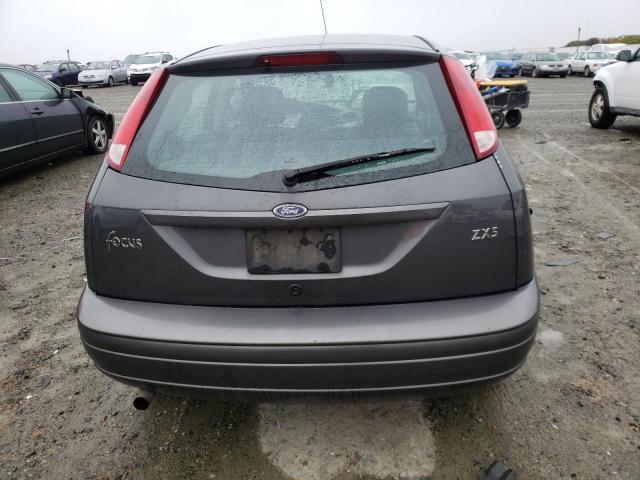 3FAFP37374R119666 - 2004 FORD FOCUS ZX5 GRAY photo 6